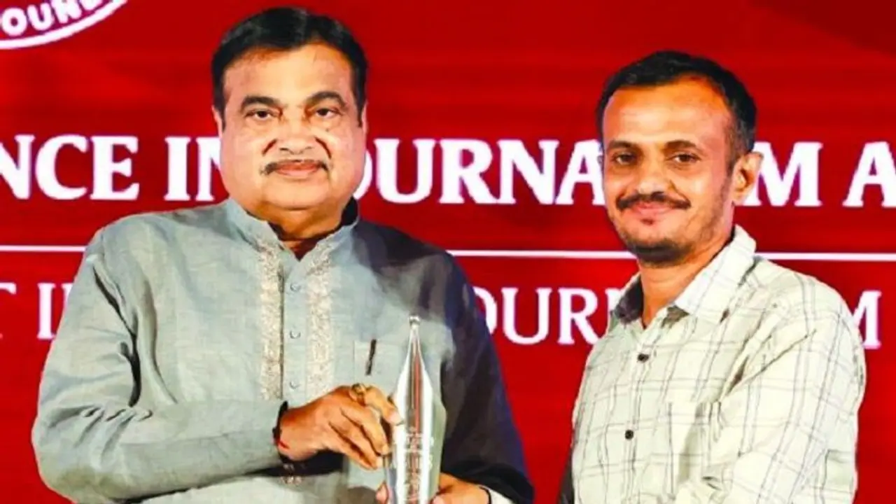 ಕನ್ನಡಪ್ರಭಕ್ಕೆ ಗೋಯೆಂಕಾ ಪ್ರಶಸ್ತಿ: ಯಾದಗಿರಿ ವರದಿಗಾರ ಆನಂದ ಸೌದಿಗೆ ಕೇಂದ್ರ ಸಚಿವ ಗಡ್ಕರಿ ಪ್ರದಾನ ಕನ್ನಡಪ್ರಭಕ್ಕೆ ಗೋಯೆಂಕಾ ಪ್ರಶಸ್ತಿ: ಯಾದಗಿರಿ ವರದಿಗಾರ ಆನಂದ ಸೌದಿಗೆ ಕೇಂದ್ರ ಸಚಿವ ಗಡ್ಕರಿ ಪ್ರದಾನ