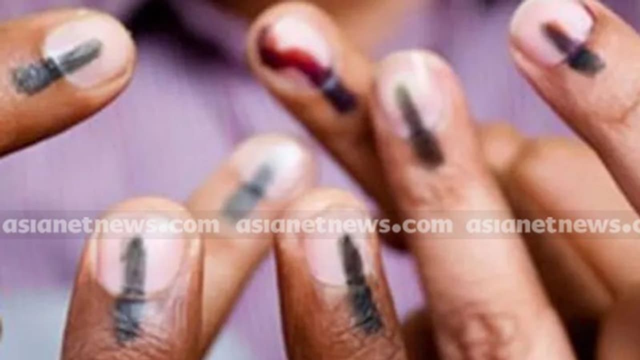 പരാതിയുണ്ടെങ്കിൽ ആപ്പിലൂടെ അറിയിക്കൂ, 100 മിനിറ്റിനുള്ളിൽ നടപടിയുറപ്പ്; കേരളത്തിൽ ആകെ 2,72,80,160 വോട്ടർമാർ പരാതിയുണ്ടെങ്കിൽ ആപ്പിലൂടെ അറിയിക്കൂ, 100 മിനിറ്റിനുള്ളിൽ നടപടിയുറപ്പ്; കേരളത്തിൽ ആകെ 2,72,80,160 വോട്ടർമാർ