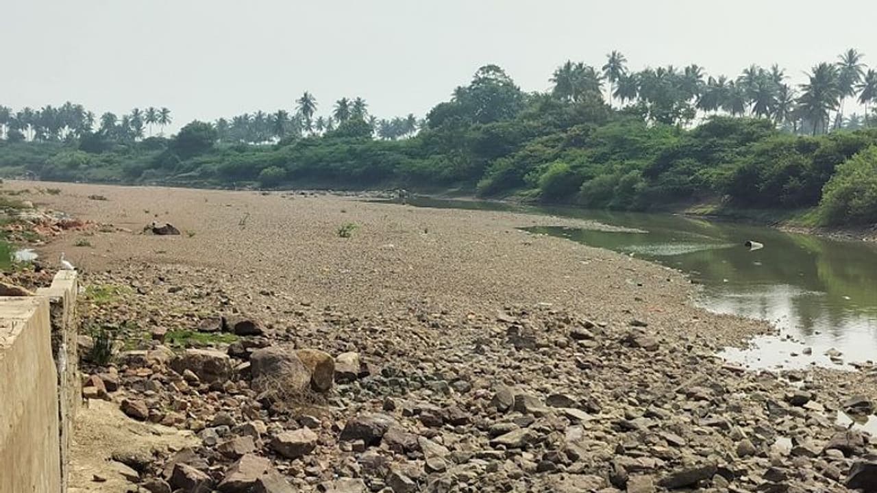 ಗುಳೇದಗುಡ್ಡ: ಬರಿದಾಯ್ತು ಮಲಪ್ರಭೆ ಒಡಲು, ನೀರಿಗಾಗಿ ಹಾಹಾಕಾರ..! ಗುಳೇದಗುಡ್ಡ: ಬರಿದಾಯ್ತು ಮಲಪ್ರಭೆ ಒಡಲು, ನೀರಿಗಾಗಿ ಹಾಹಾಕಾರ..!