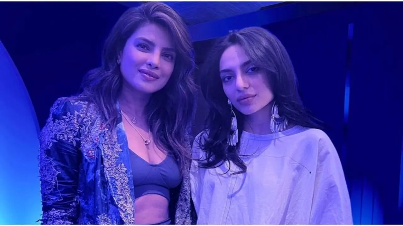 Priyanka Chopra poses alongside Sobhita Dhulipala in Mumbai Event; fans call then 'Queens' [PHOTO]