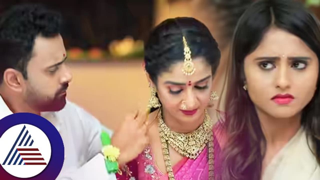 ಪಕ್ಕದಲ್ಲಿ ಪತ್ನಿ, ಎದುರಿಗೆ ಪ್ರೇಯಸಿ... ಇಂಥ ಲವ್​ ಸಹವಾಸ ಯಾವ ಶತ್ರುಗೂ ಬೇಡಪ್ಪೋ ಅಂತಿದ್ದಾರೆ ನೆಟ್ಟಿಗರು!