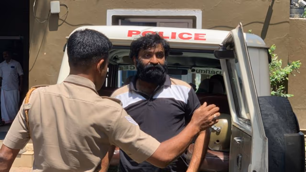 കലാഭവന്‍ സോബി ജോര്‍ജ് അറസ്റ്റില്‍; പിടികൂടിയത് ജോലി വാഗ്ദാനം ചെയ്ത് പണം തട്ടിയെന്ന കേസിൽ