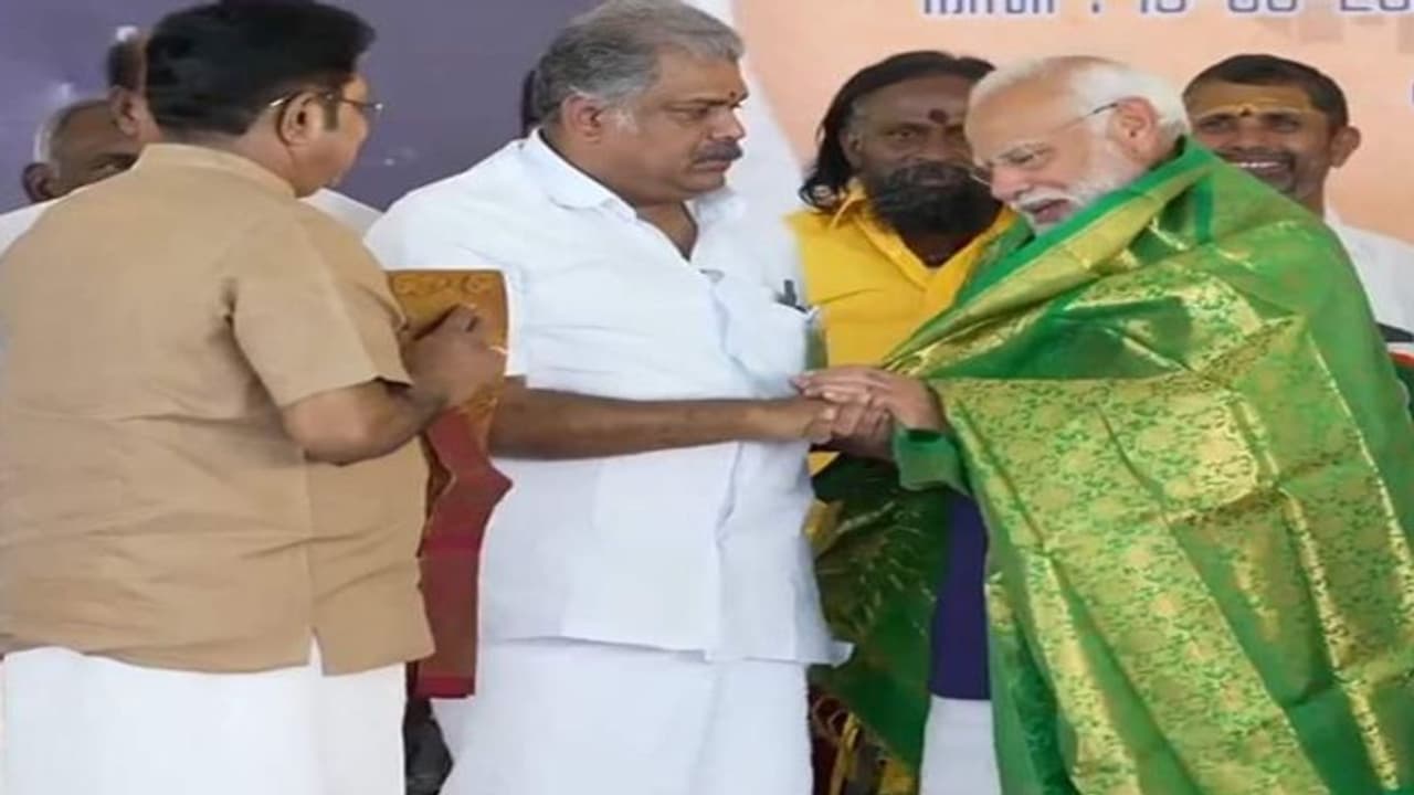 பாஜக கூட்டணியில் தமிழ் மாநில காங்கிரசுக்கு ஏமாற்றமா? ஜி.கே.வாசன் கேட்ட இடங்களை தட்டிச் சென்ற டிடிவி தினகரன்! பாஜக கூட்டணியில் தமிழ் மாநில காங்கிரசுக்கு ஏமாற்றமா? ஜி.கே.வாசன் கேட்ட இடங்களை தட்டிச் சென்ற டிடிவி தினகரன்!