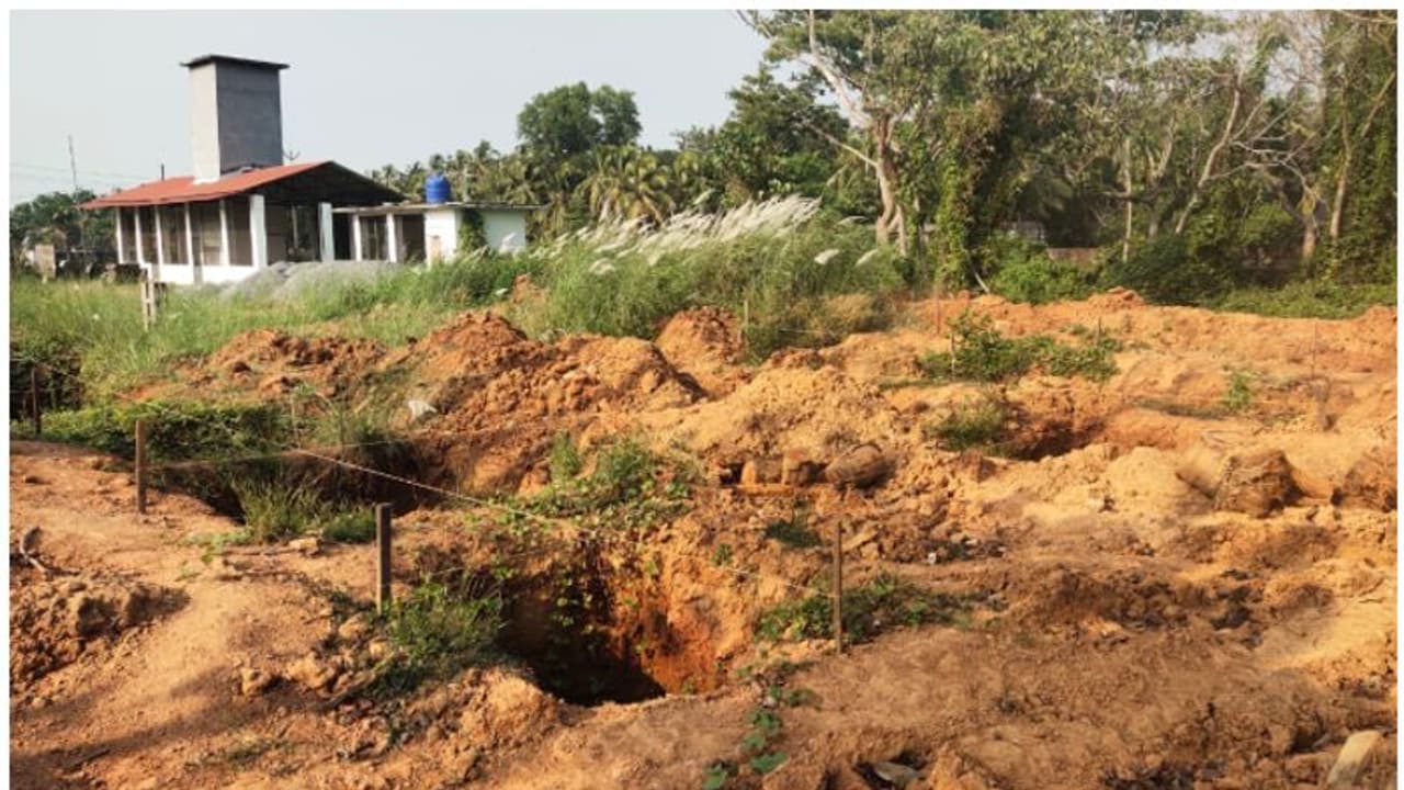 നിരത്തി കുറെ കുഴി എടുത്തു, പിന്നെ ഒന്നും നടന്നില്ല; 70.50 ലക്ഷം രൂപയുടെ പദ്ധതി, ശ്മശാന നിര്മാണം ഇഴയുന്നു നിരത്തി കുറെ കുഴി എടുത്തു, പിന്നെ ഒന്നും നടന്നില്ല; 70.50 ലക്ഷം രൂപയുടെ പദ്ധതി, ശ്മശാന നിര്മാണം ഇഴയുന്നു