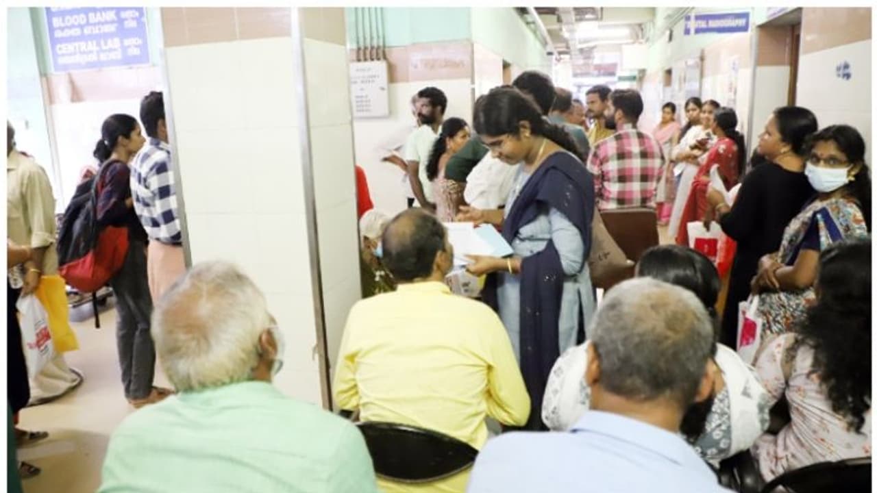 ലക്ഷങ്ങൾ കുടിശിക, ഫിലിം വിതരണം നിലച്ചു; മെഡിക്കല് കോളജ് ആശുപത്രിയിലെ എക്സ്റേ യൂണിറ്റ് അടച്ചുപൂട്ടി, ദുരിതം ലക്ഷങ്ങൾ കുടിശിക, ഫിലിം വിതരണം നിലച്ചു; മെഡിക്കല് കോളജ് ആശുപത്രിയിലെ എക്സ്റേ യൂണിറ്റ് അടച്ചുപൂട്ടി, ദുരിതം