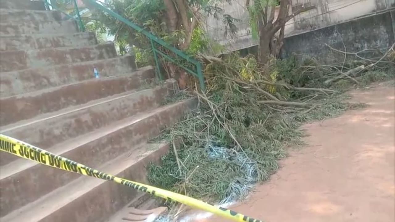 കൊയിലാണ്ടി സ്റ്റേഡിയത്തിൽ യുവാവ് ദുരൂഹ സാഹചര്യത്തിൽ മരിച്ച നിലയിൽ; സമീപം സിറിഞ്ചുകൾ കൊയിലാണ്ടി സ്റ്റേഡിയത്തിൽ യുവാവ് ദുരൂഹ സാഹചര്യത്തിൽ മരിച്ച നിലയിൽ; സമീപം സിറിഞ്ചുകൾ