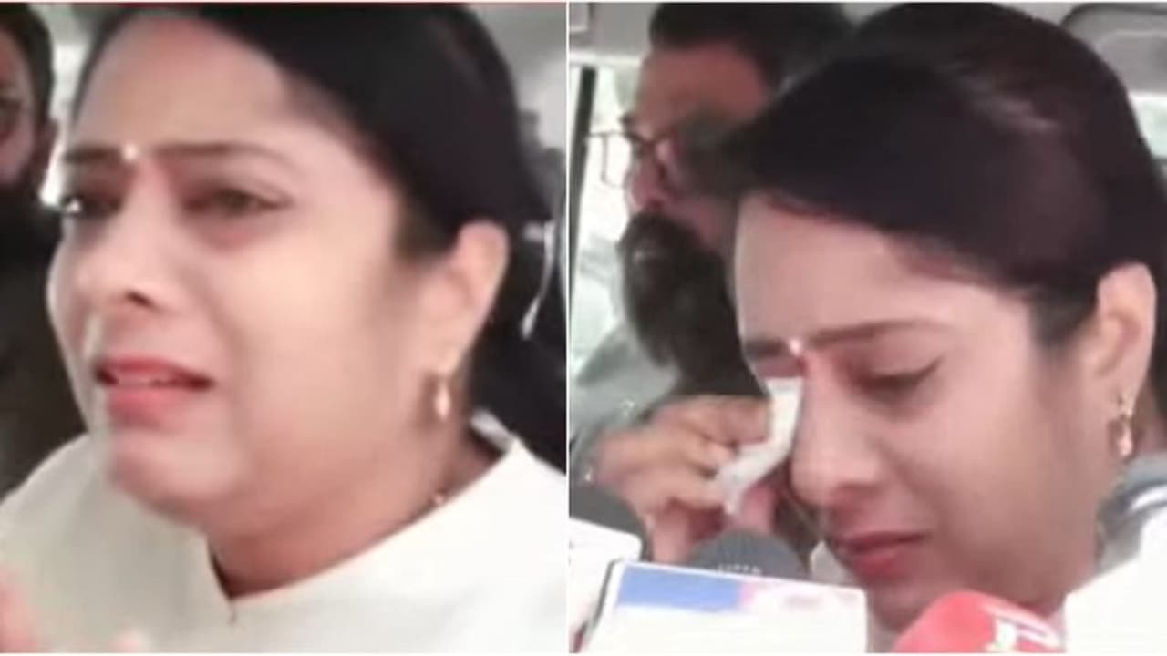 Lok Sabha Election 2024: ಕಾಂಗ್ರೆಸ್ ಟಿಕೆಟ್ ಕೈತಪ್ಪುವ ಆತಂಕದಲ್ಲಿ ಕಣ್ಣೀರಿಟ್ಟ ವೀಣಾ ಕಾಶಪ್ಪನವರ್! Lok Sabha Election 2024: ಕಾಂಗ್ರೆಸ್ ಟಿಕೆಟ್ ಕೈತಪ್ಪುವ ಆತಂಕದಲ್ಲಿ ಕಣ್ಣೀರಿಟ್ಟ ವೀಣಾ ಕಾಶಪ್ಪನವರ್!