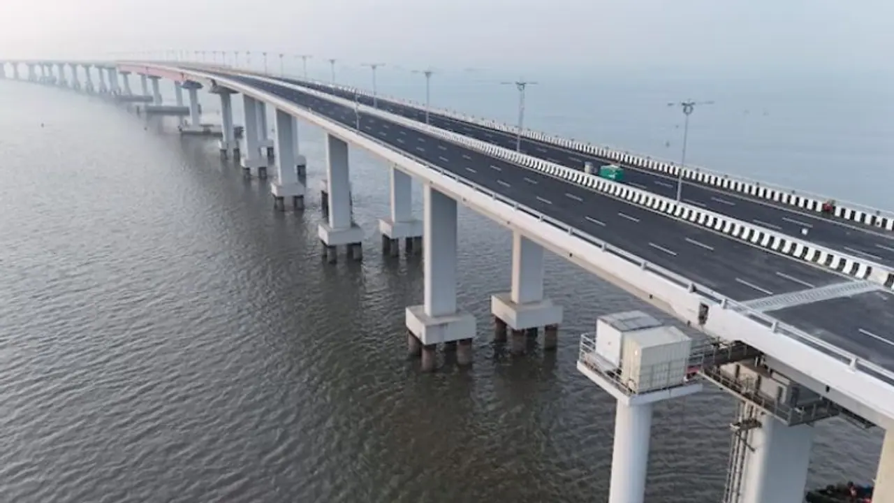 അടൽ സേതുവിൽ വാഹനം നിർത്തിയ ശേഷം വ്യവസായി താഴേക്ക് ചാടി; ഒരാഴ്ചയ്ക്കിടെ സമാന സംഭവം ഇത് രണ്ടാം തവണ