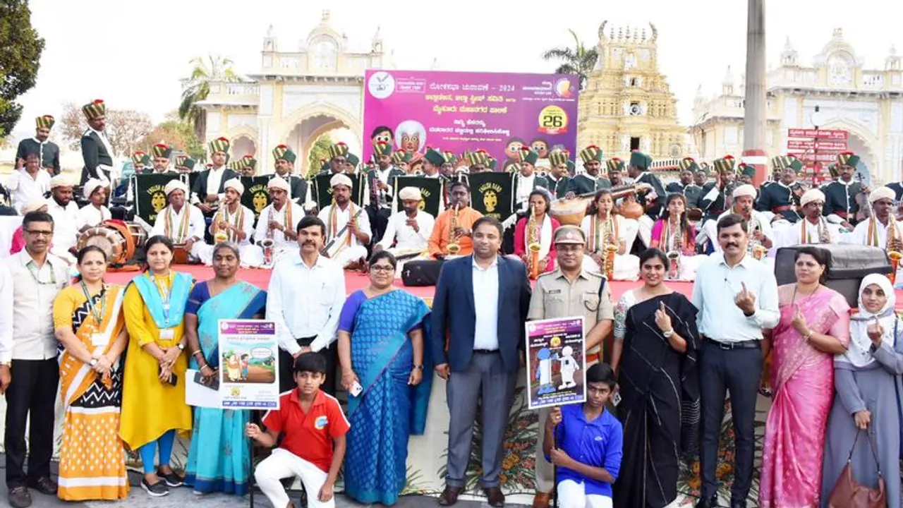 ಮತದಾರರು ಯಾವುದೇ ಆಸೆ ಆಮಿಷಕ್ಕೆ ಒಳಗಾಗದೆ ಹಕ್ಕ ಚಲಾಯಿಸಿ : ಡಾ.ಕೆ.ವಿ. ರಾಜೇಂದ್ರ ಕರೆ ಮತದಾರರು ಯಾವುದೇ ಆಸೆ ಆಮಿಷಕ್ಕೆ ಒಳಗಾಗದೆ ಹಕ್ಕ ಚಲಾಯಿಸಿ : ಡಾ.ಕೆ.ವಿ. ರಾಜೇಂದ್ರ ಕರೆ