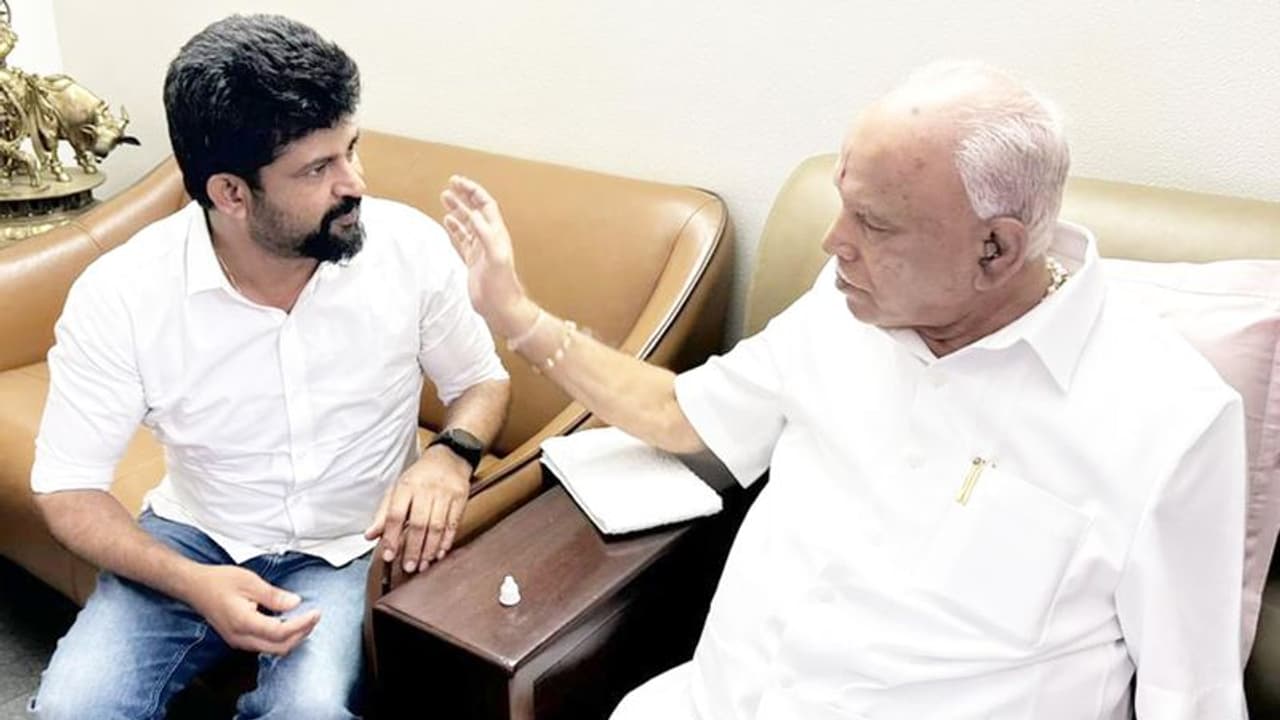 ಬಿ.ಎಸ್. ಯಡಿಯೂರಪ್ಪರನ್ನು ಭೇಟಿಯಾದ ಸಂಸದ ಪ್ರತಾಪ್ ಸಿಂಹ ಬಿ.ಎಸ್. ಯಡಿಯೂರಪ್ಪರನ್ನು ಭೇಟಿಯಾದ ಸಂಸದ ಪ್ರತಾಪ್ ಸಿಂಹ