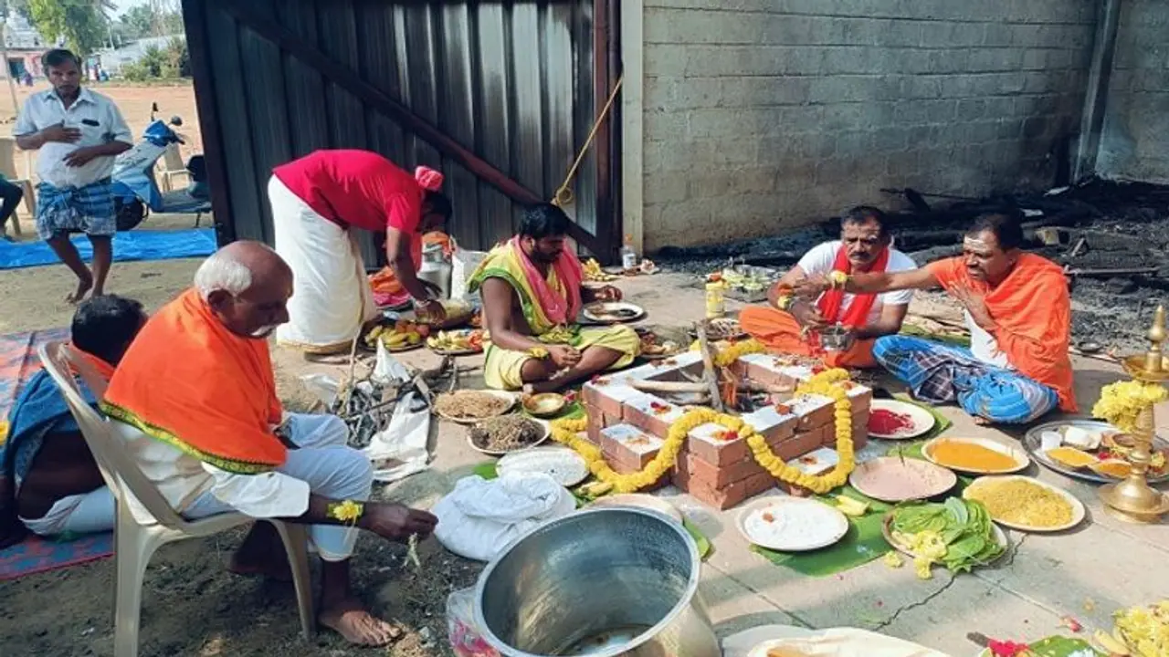 ತುಮಕೂರು: ಬೆಂಕಿಗೆ ಆಹುತಿಯಾದ ಗುಬ್ಬಿ ರಥಕ್ಕೂ ಅಂತ್ಯಕ್ರಿಯೆ..! ತುಮಕೂರು: ಬೆಂಕಿಗೆ ಆಹುತಿಯಾದ ಗುಬ್ಬಿ ರಥಕ್ಕೂ ಅಂತ್ಯಕ್ರಿಯೆ..!