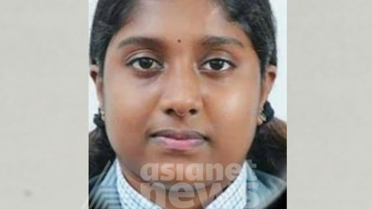 ടർഫിൽ കായിക പരിശീലനത്തിന് ശേഷം വിശ്രമിക്കുകയായിരുന്ന 17 കാരി കുഴഞ്ഞ് വീണ് മരിച്ചു