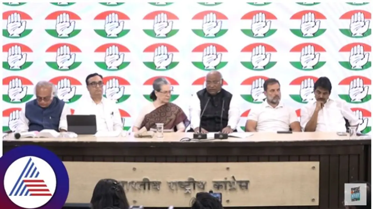 ಬಿಜೆಪಿ ನಮ್ಮ ಖಾತೆಯಲ್ಲಿನ ಹಣ ಫ್ರೀಜ್ ಮಾಡಿ, ಕಾಂಗ್ರೆಸ್ ಕುಗ್ಗಿಸಲು ಯತ್ನಿಸುತ್ತಿದೆ : ಸೋನಿಯಾ ಗಾಂಧಿ ಆರೋಪ ಬಿಜೆಪಿ ನಮ್ಮ ಖಾತೆಯಲ್ಲಿನ ಹಣ ಫ್ರೀಜ್ ಮಾಡಿ, ಕಾಂಗ್ರೆಸ್ ಕುಗ್ಗಿಸಲು ಯತ್ನಿಸುತ್ತಿದೆ : ಸೋನಿಯಾ ಗಾಂಧಿ ಆರೋಪ