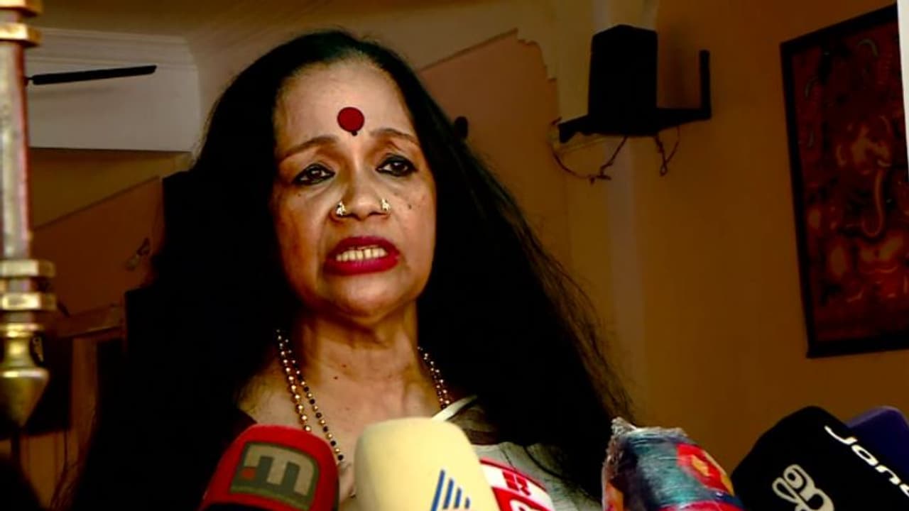 'മോഹിനിയാട്ടത്തിന് സൗന്ദര്യം വേണം, കറുത്തവര്‍ മേക്കപ്പിട്ട് വൃത്തിയാകണം'; അധിക്ഷേപം ആവര്‍ത്തിച്ച് സത്യഭാമ