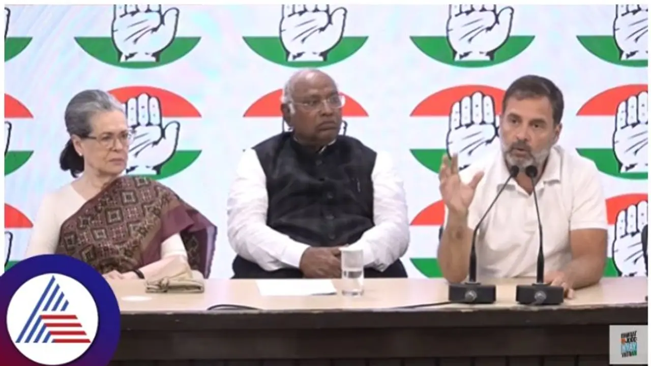 ನಮಗೆ ಒಂದು ರೈಲ್ವೆ ಟಿಕೆಟ್ ಖರೀದಿಸಲೂ ಹಣವಿಲ್ಲ; ಎಲ್ಲ ಅಕೌಂಟ್ ಫ್ರೀಜ್ ಆಗಿವೆ: ರಾಹುಲ್ ಗಾಂಧಿ ನಮಗೆ ಒಂದು ರೈಲ್ವೆ ಟಿಕೆಟ್ ಖರೀದಿಸಲೂ ಹಣವಿಲ್ಲ; ಎಲ್ಲ ಅಕೌಂಟ್ ಫ್ರೀಜ್ ಆಗಿವೆ: ರಾಹುಲ್ ಗಾಂಧಿ