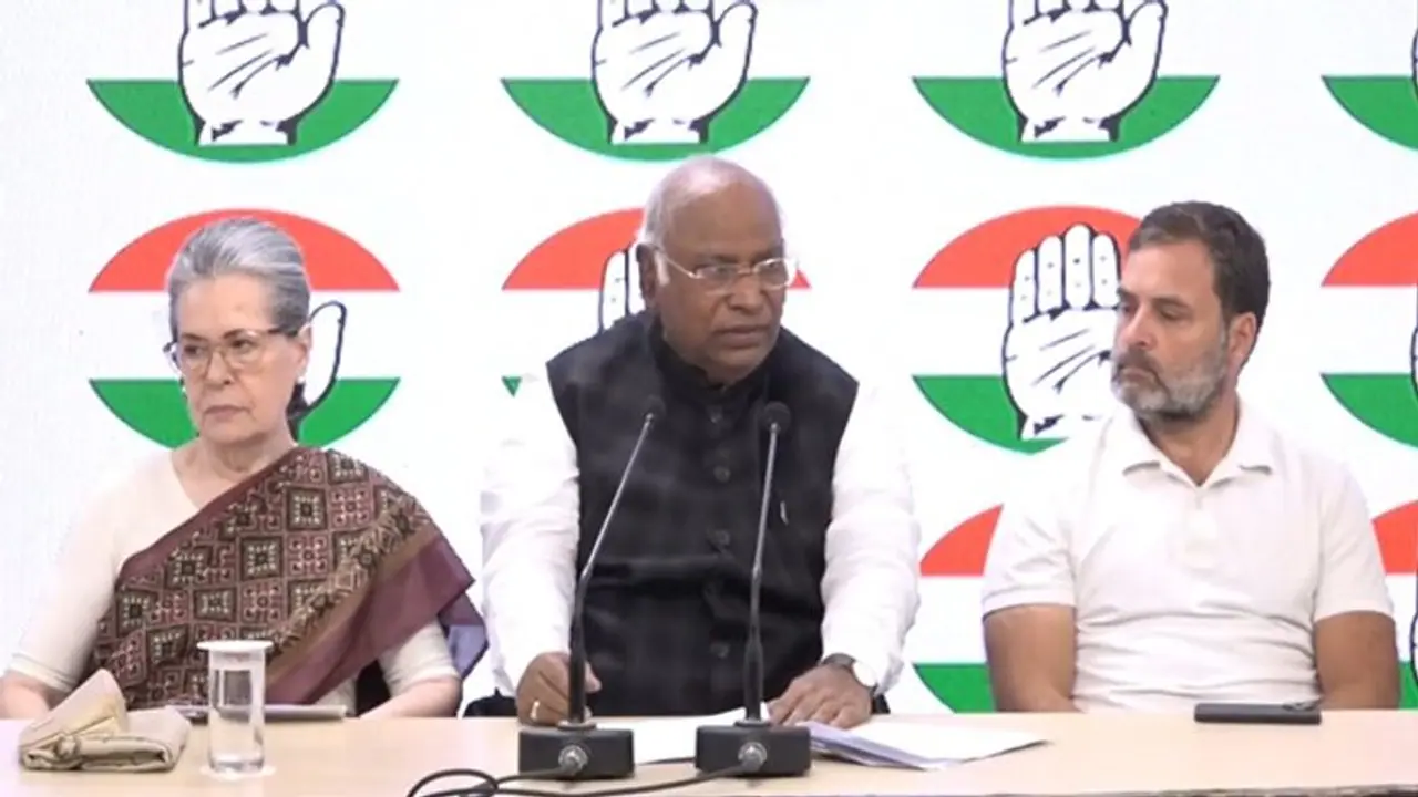 காங்கிரஸை நிதி ரீதியாக முடக்கும் பிரதமர் மோடி: சோனியா காந்தி குற்றச்சாட்டு!