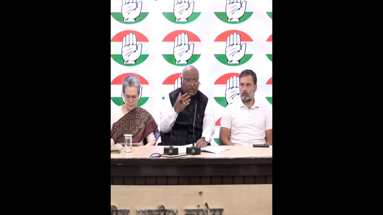 ఎన్నికల వేళా కనీసం ప్రకటనలు ఇవ్వలేకపోతున్నాం.. కేంద్రానిది నేరపూరిత చర్య: కాంగ్రెస్ ఆవేదన