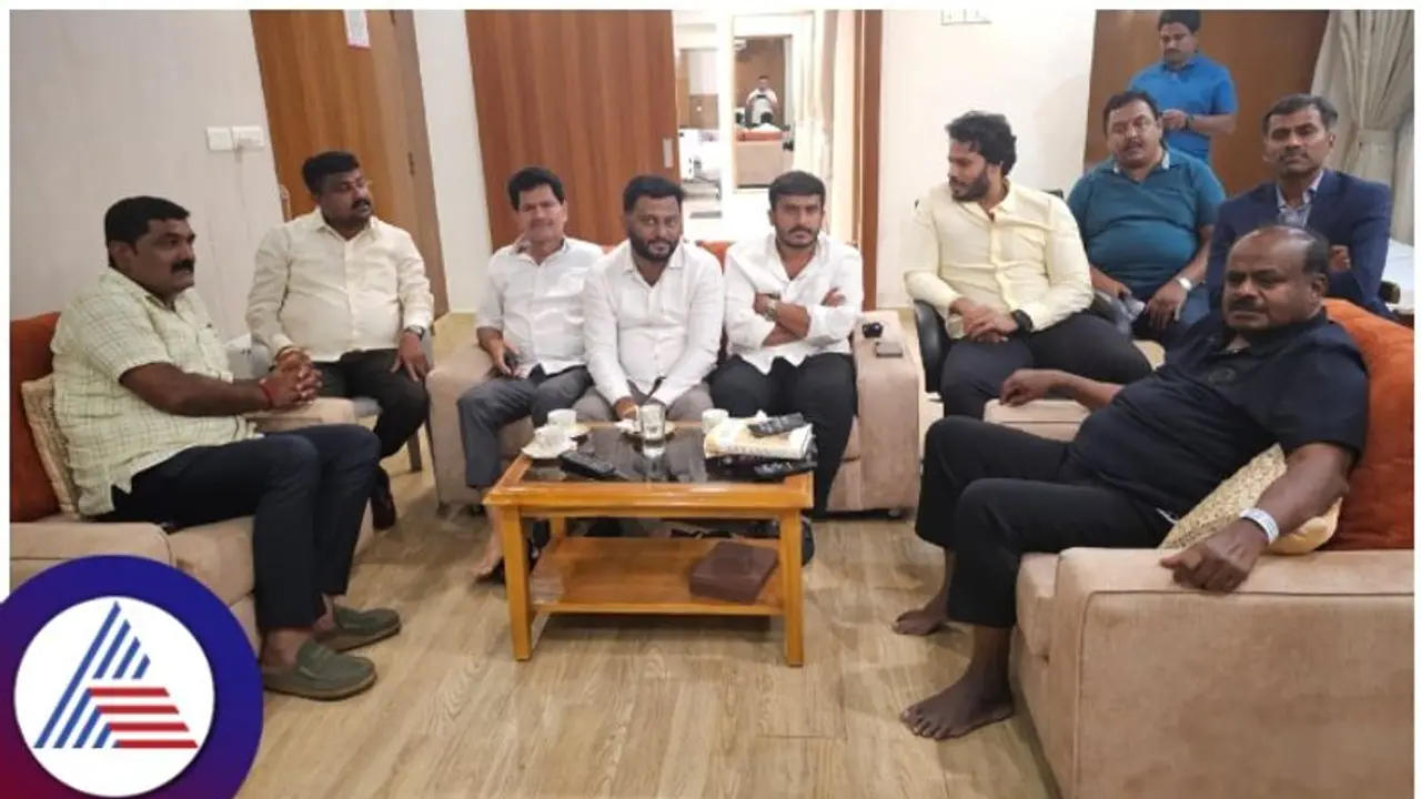 ಮಾಜಿ ಸಿಎಂ ಕುಮಾರಸ್ವಾಮಿ ಹೃದಯ ಶಸ್ತ್ರಚಿಕಿತ್ಸೆ ಯಶಸ್ವಿ; ಸಂತಸ ಹಂಚಿಕೊಂಡ ಪುತ್ರ ನಿಖಿಲ್ ಕುಮಾರಸ್ವಾಮಿ ಮಾಜಿ ಸಿಎಂ ಕುಮಾರಸ್ವಾಮಿ ಹೃದಯ ಶಸ್ತ್ರಚಿಕಿತ್ಸೆ ಯಶಸ್ವಿ; ಸಂತಸ ಹಂಚಿಕೊಂಡ ಪುತ್ರ ನಿಖಿಲ್ ಕುಮಾರಸ್ವಾಮಿ