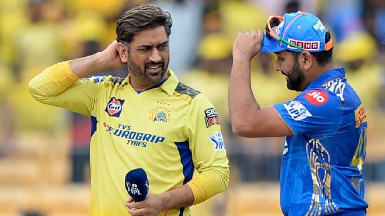 ധോണിയെ പുറത്താക്കിയത് തന്നെയെന്ന് മുംബൈ ഫാൻസ്, സ്വയം മാറിയതെന്ന് തല ഫാൻസും, സോഷ്യല് മീഡിയ പോര് തുടങ്ങി ധോണിയെ പുറത്താക്കിയത് തന്നെയെന്ന് മുംബൈ ഫാൻസ്, സ്വയം മാറിയതെന്ന് തല ഫാൻസും, സോഷ്യല് മീഡിയ പോര് തുടങ്ങി