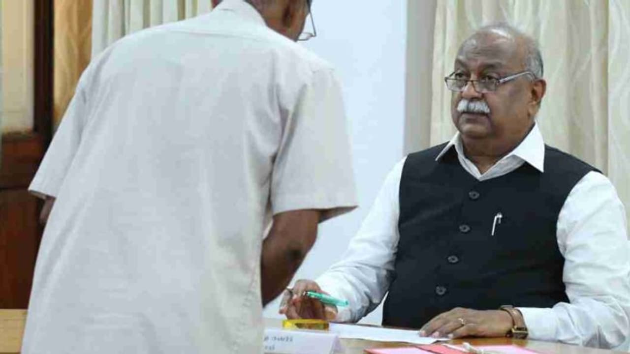 വീട് പുതുക്കിപ്പണിയണം, പക്ഷേ പട്ടയമില്ല, 50 വർഷം കാത്തു; ഒടുവിൽ ബീവി മൊയ്തീന് ആശ്വാസം, അപേക്ഷ സ്വീകരിച്ചു വീട് പുതുക്കിപ്പണിയണം, പക്ഷേ പട്ടയമില്ല, 50 വർഷം കാത്തു; ഒടുവിൽ ബീവി മൊയ്തീന് ആശ്വാസം, അപേക്ഷ സ്വീകരിച്ചു