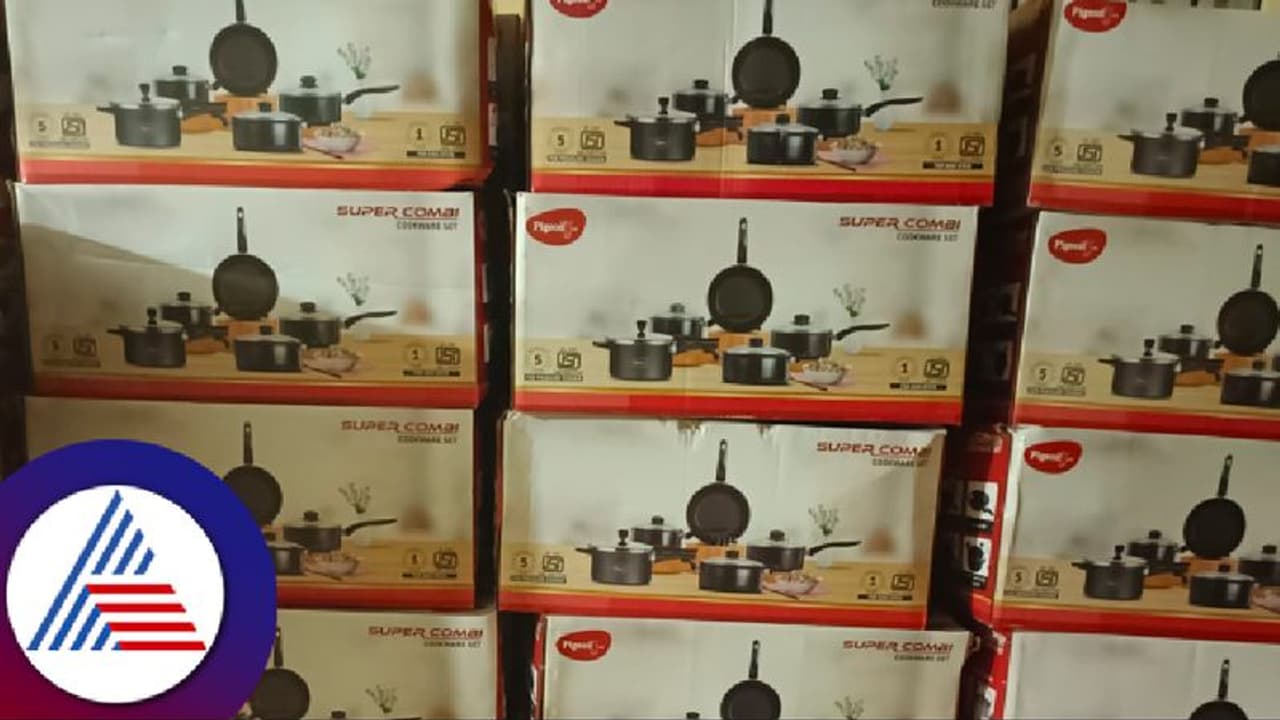 ಚುನಾವಣಾ ಫ್ಲೈಯಿಂಗ್ ಸ್ಕ್ವಾಡ್ ಕಾರ್ಯಾಚರಣೆ: ಕಾಂಗ್ರೆಸ್ ಮುಖಂಡನ ಮನೆಯಲ್ಲಿ ಕುಕ್ಕರ್, ಡಿನ್ನರ್ ಸೆಟ್ ಪತ್ತೆ! ಚುನಾವಣಾ ಫ್ಲೈಯಿಂಗ್ ಸ್ಕ್ವಾಡ್ ಕಾರ್ಯಾಚರಣೆ: ಕಾಂಗ್ರೆಸ್ ಮುಖಂಡನ ಮನೆಯಲ್ಲಿ ಕುಕ್ಕರ್, ಡಿನ್ನರ್ ಸೆಟ್ ಪತ್ತೆ!