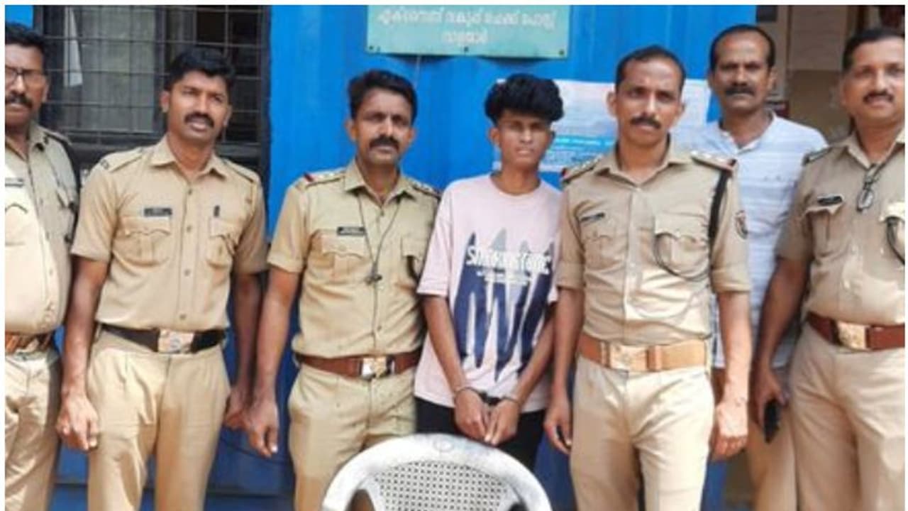 'വിപണിയില് ഒന്നര ലക്ഷം വില, എത്തിക്കുന്നത് ബംഗളൂരുവില് നിന്ന്'; ലഹരി മരുന്നുമായി 21കാരന് പിടിയില് 'വിപണിയില് ഒന്നര ലക്ഷം വില, എത്തിക്കുന്നത് ബംഗളൂരുവില് നിന്ന്'; ലഹരി മരുന്നുമായി 21കാരന് പിടിയില്