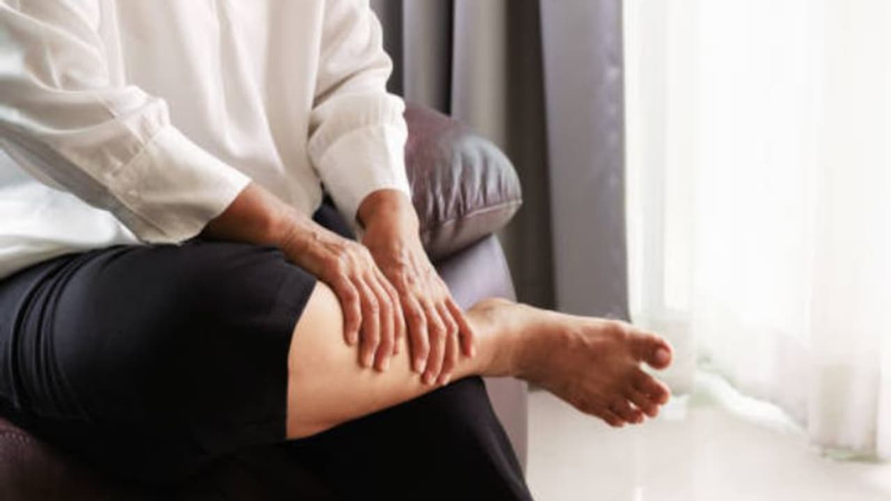 ഈ നാല് പോഷകങ്ങളുടെ കുറവു മൂലം കാലുവേദനയുണ്ടാകാം; പരിഹരിക്കാന് കഴിക്കേണ്ട ഭക്ഷണങ്ങള്... ഈ നാല് പോഷകങ്ങളുടെ കുറവു മൂലം കാലുവേദനയുണ്ടാകാം; പരിഹരിക്കാന് കഴിക്കേണ്ട ഭക്ഷണങ്ങള്...