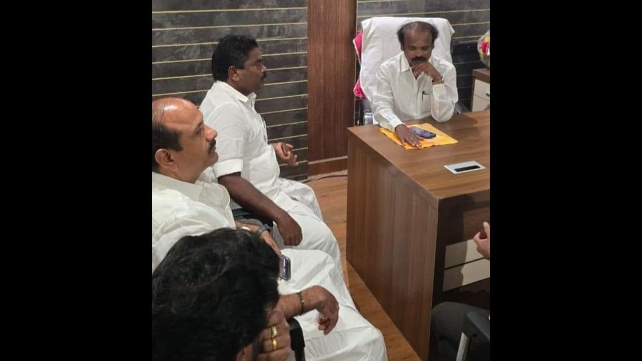 புரட்சி பாரதத்திற்கு சீட் ஒதுக்காத அதிமுக.!எதிராக களம் இறங்கிய ஜெகன் மூர்த்தி சமாதானம் செய்ய முயலும் மாஜிக்கள்