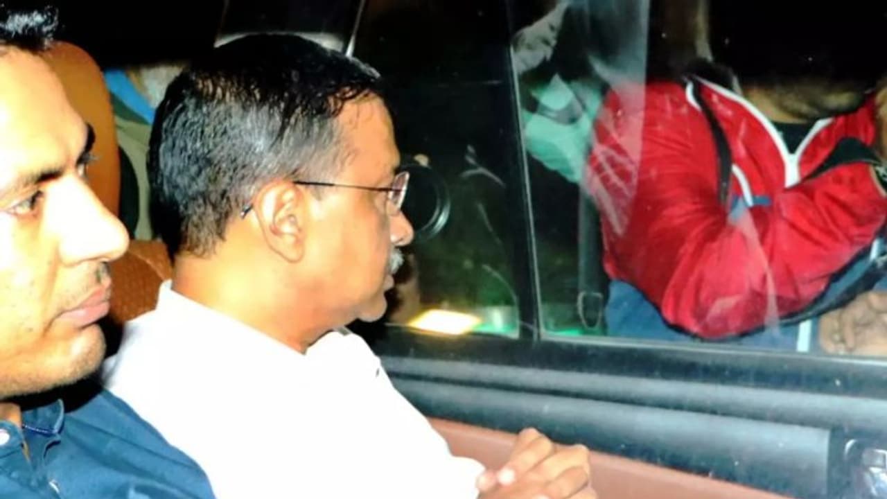 Delhi News: CM अरविंद केजरीवाल ने ED के Lock Up में कैसे गुजरी रात? Supreme Court में कब होगी सुनवाई