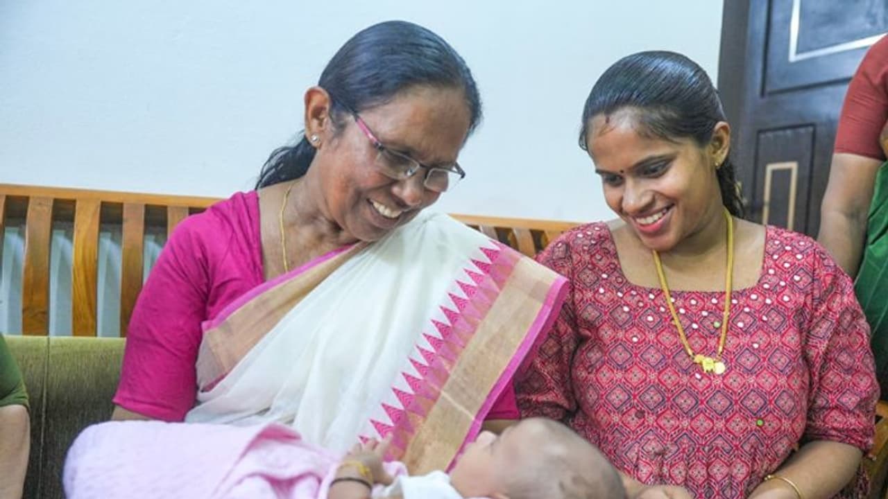 'അന്ന് കാണിച്ച നിശ്ചയദാര്ഢ്യവും ആത്മധൈര്യവും മാതൃകാപരം'; അജന്യയെ സന്ദര്ശിച്ച് കെകെ ശൈലജ 'അന്ന് കാണിച്ച നിശ്ചയദാര്ഢ്യവും ആത്മധൈര്യവും മാതൃകാപരം'; അജന്യയെ സന്ദര്ശിച്ച് കെകെ ശൈലജ