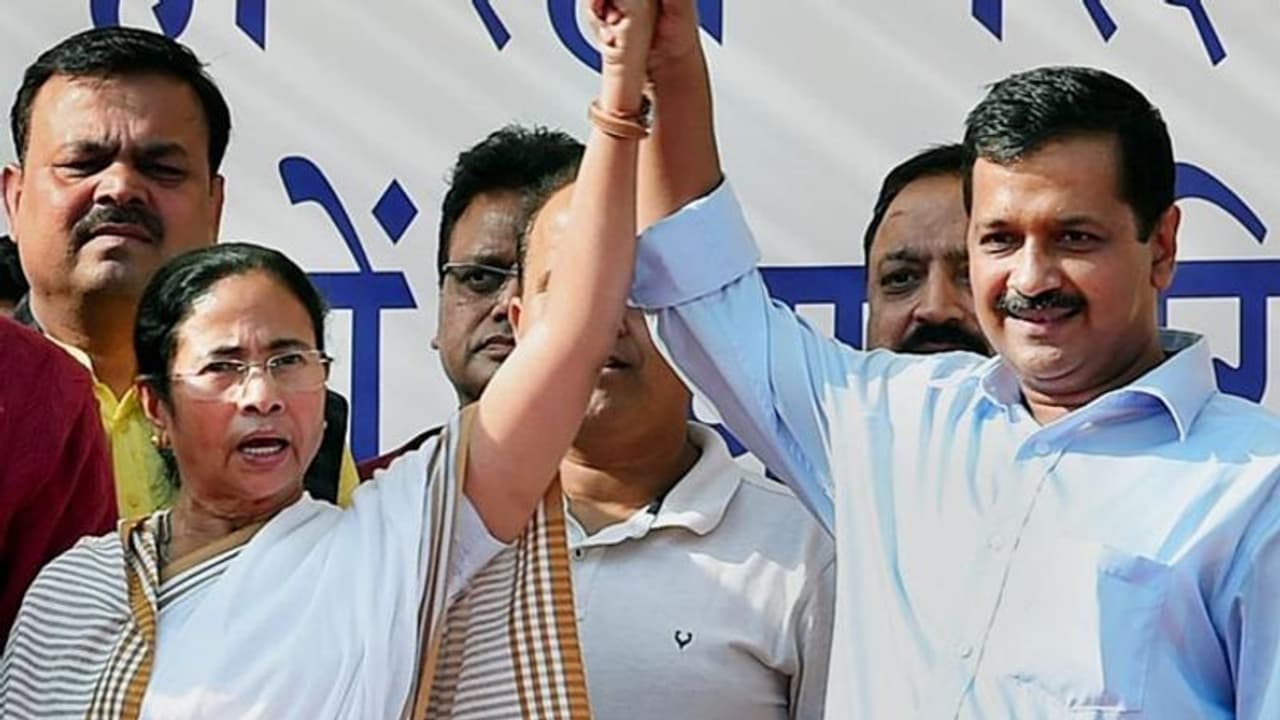 அரவிந்த் கெஜ்ரிவால் கைது: மம்தா பானர்ஜி கண்டனம்!