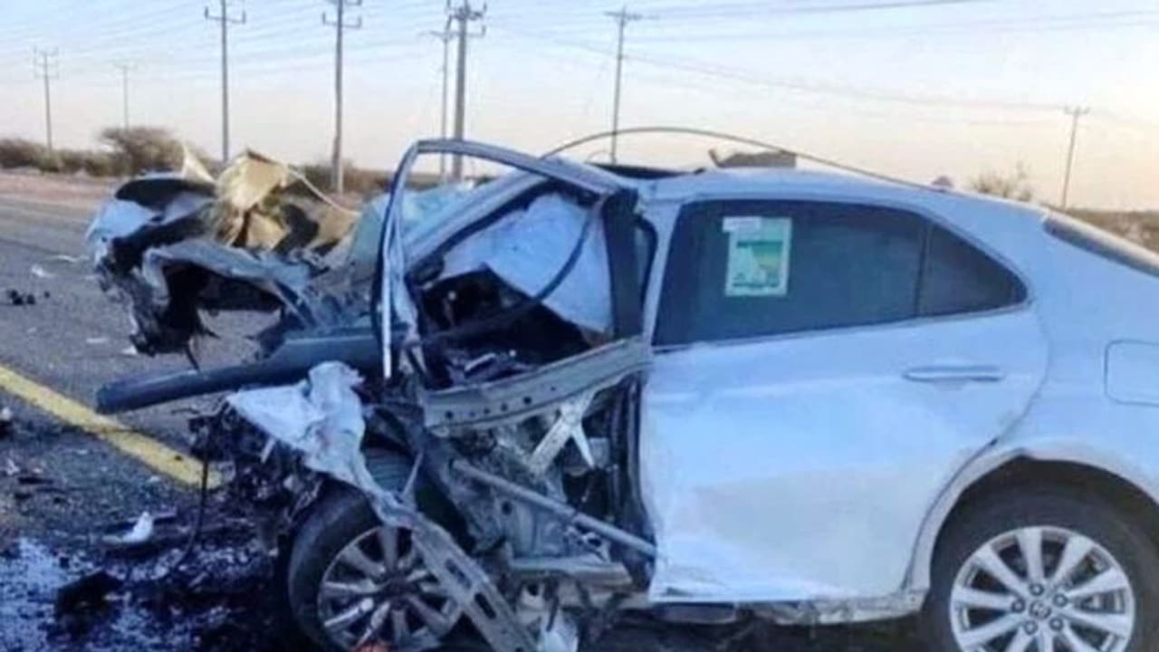 കാർ ഡിവൈഡറിൽ കൂട്ടിയിടിച്ച് മറിഞ്ഞു; മരിച്ചത് ഒരു കുടുംബത്തിലെ നാലു പേര്, മൂന്ന് മാസം പ്രായമുള്ള കുഞ്ഞും കാർ ഡിവൈഡറിൽ കൂട്ടിയിടിച്ച് മറിഞ്ഞു; മരിച്ചത് ഒരു കുടുംബത്തിലെ നാലു പേര്, മൂന്ന് മാസം പ്രായമുള്ള കുഞ്ഞും