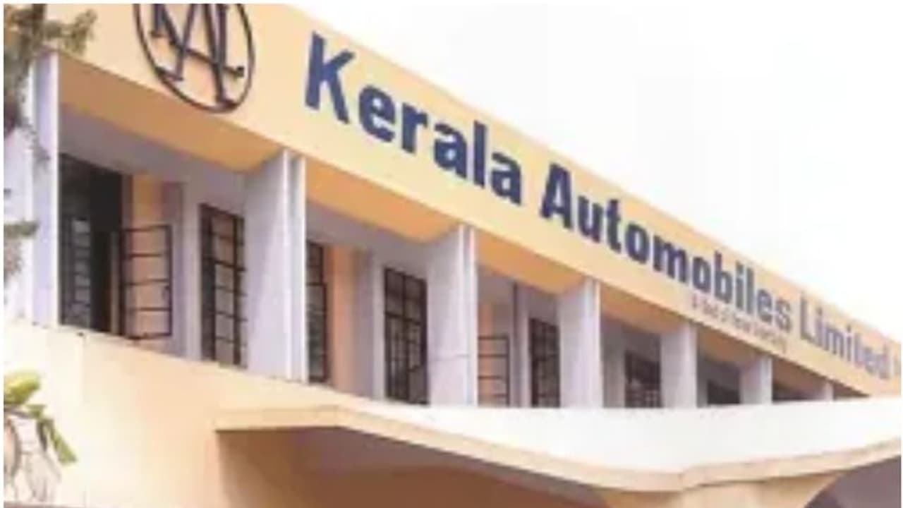 സർക്കാരിനെതിരെ ലോകായുക്തയുടെ അസാധാരണ നീക്കം, ഗവർണർക്ക് സ്പെഷ്യൽ റിപ്പോർട്ട്; നടപടി കെഎഎല്ലുമായി ബന്ധപ്പെട്ട്