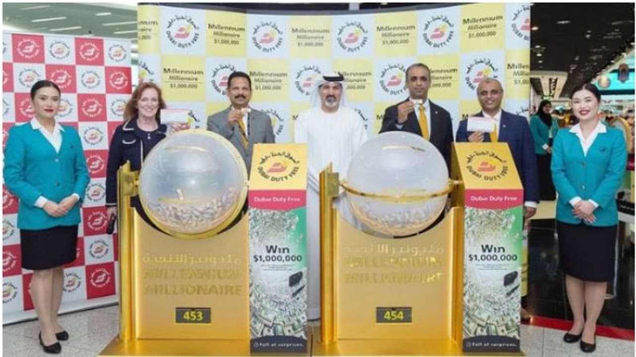 ഒറ്റ രാത്രി കൊണ്ട് ജീവിതം മാറി; പ്രവാസി ഇന്ത്യക്കാരന്റെ കൈകളിലെത്തുക കോടികള്, മലയാളിക്ക് സൂപ്പര് ബൈക്കും ഒറ്റ രാത്രി കൊണ്ട് ജീവിതം മാറി; പ്രവാസി ഇന്ത്യക്കാരന്റെ കൈകളിലെത്തുക കോടികള്, മലയാളിക്ക് സൂപ്പര് ബൈക്കും