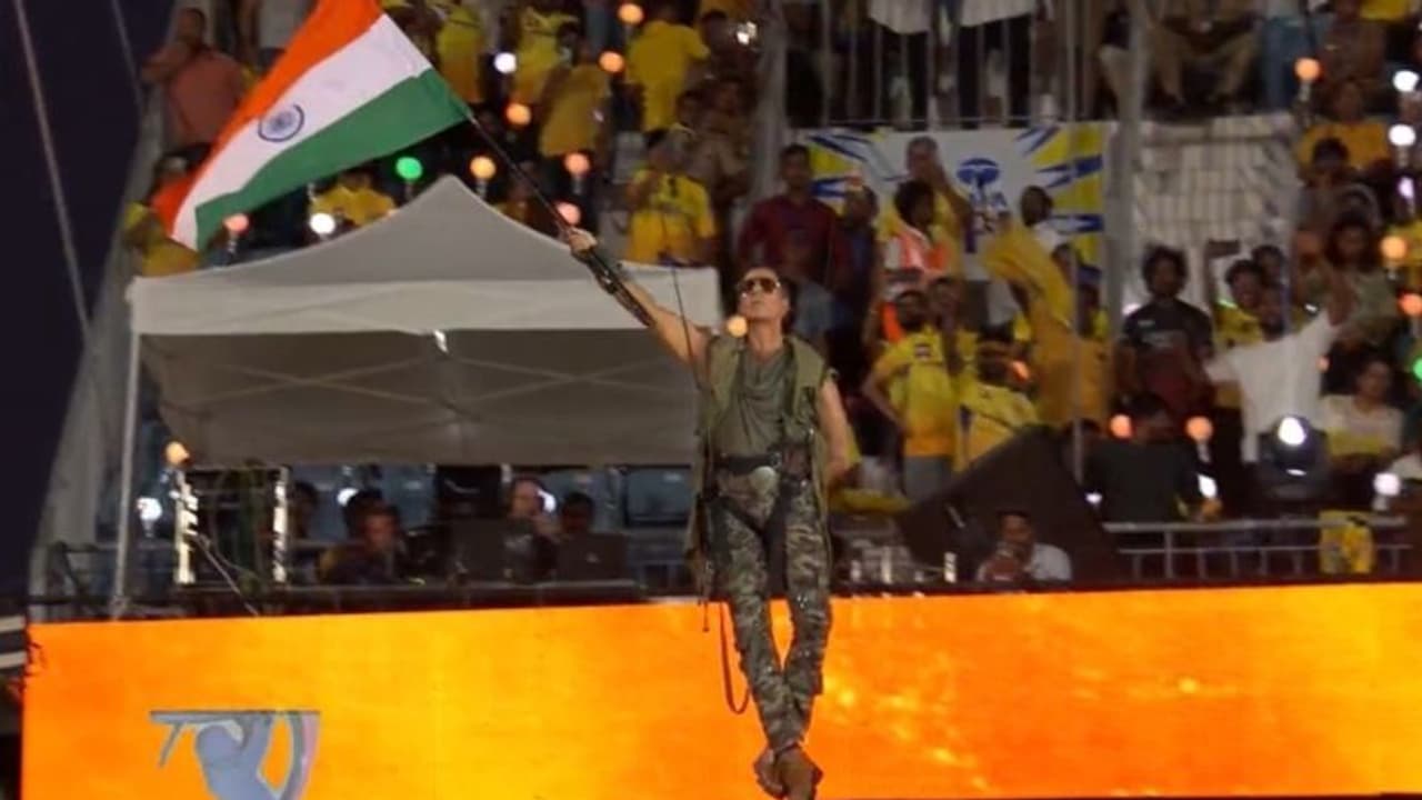 IPL 2024: தேசிய கொடியுடன் அந்தரத்தில் பறந்து வந்த அக்‌ஷய் குமார், பல்லேலக்கா பாடல் பாடி அசத்திய ஏ.ஆர்.ரஹ்மான்!