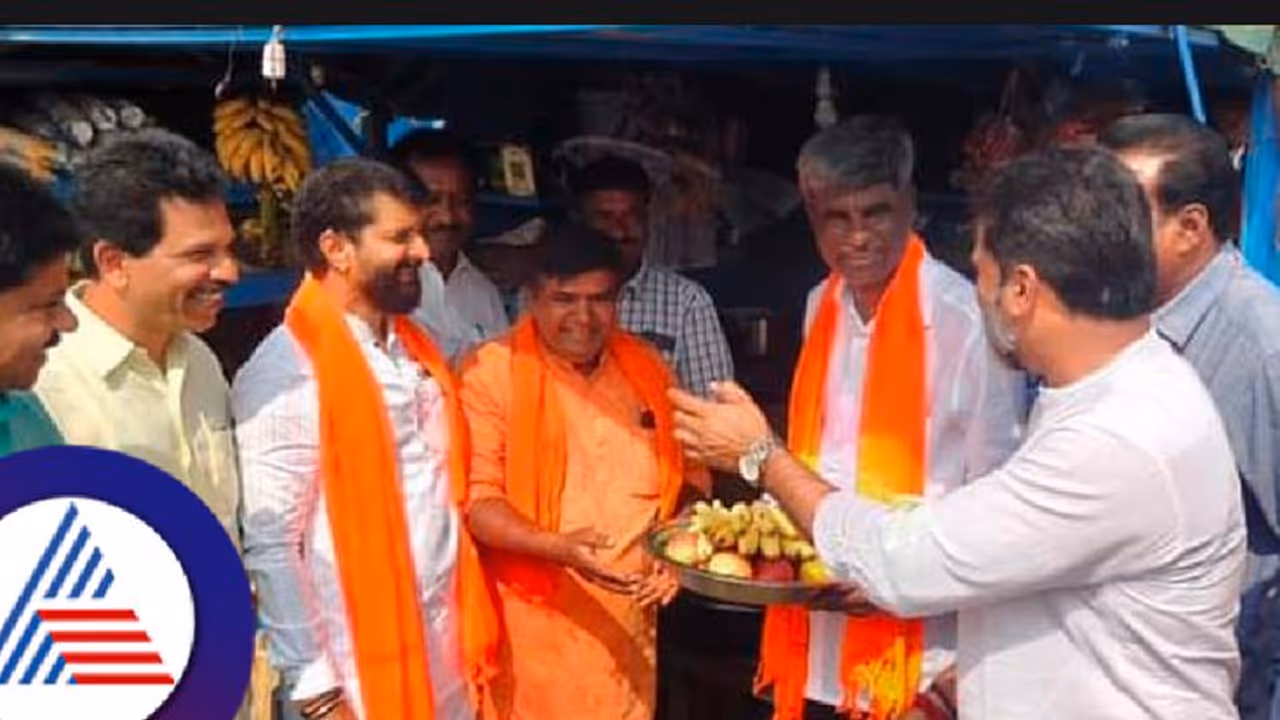 ಬಿಜೆಪಿ ಅಭ್ಯರ್ಥಿಯ ಚುನಾವಣೆ ಖರ್ಚಿಗೆ ₹25000 ಹಣ ನೀಡಿ, ಗೆಲುವಿಗೆ ಶುಭಹಾರೈಸಿದ ಚುರುಮುರಿ ಮಾರುವ ವ್ಯಕ್ತಿ! ಬಿಜೆಪಿ ಅಭ್ಯರ್ಥಿಯ ಚುನಾವಣೆ ಖರ್ಚಿಗೆ ₹25000 ಹಣ ನೀಡಿ, ಗೆಲುವಿಗೆ ಶುಭಹಾರೈಸಿದ ಚುರುಮುರಿ ಮಾರುವ ವ್ಯಕ್ತಿ!