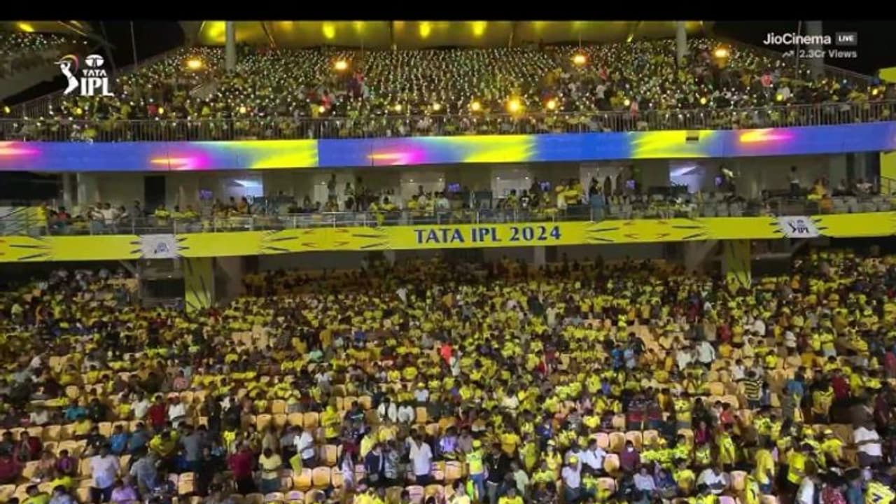 ഐപിഎല് ഉദ്ഘാടന പോരില് ചെന്നൈ സൂപ്പര് കിംഗ്സിനെതിരെ ആര്സിബിക്ക് ടോസ്, ധോണി വിക്കറ്റ് കീപ്പറായി ടീമില് ഐപിഎല് ഉദ്ഘാടന പോരില് ചെന്നൈ സൂപ്പര് കിംഗ്സിനെതിരെ ആര്സിബിക്ക് ടോസ്, ധോണി വിക്കറ്റ് കീപ്പറായി ടീമില്