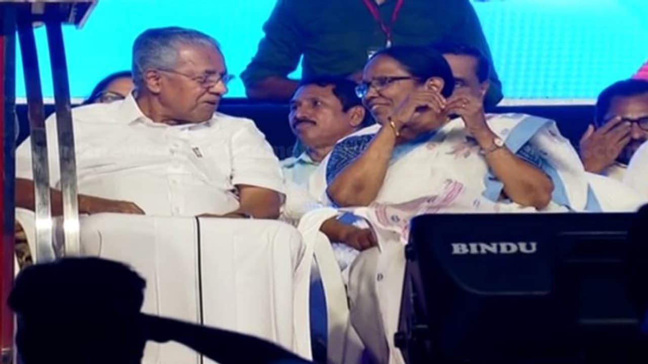 സിഎഎ കുടിയേറിയവരെ മുസ്ലീമെന്നും അമുസ്ലീമെന്നും വിഭജിക്കുന്നു; കേന്ദ്രത്തിനും കോൺഗ്രസിനുമെതിരെ മുഖ്യമന്ത്രി സിഎഎ കുടിയേറിയവരെ മുസ്ലീമെന്നും അമുസ്ലീമെന്നും വിഭജിക്കുന്നു; കേന്ദ്രത്തിനും കോൺഗ്രസിനുമെതിരെ മുഖ്യമന്ത്രി