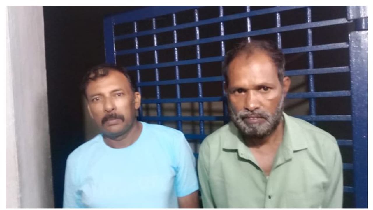 വാടക വീട്ടിൽ നോട്ടുകെട്ടുകളുടെ കൂമ്പാരം, പരിശോധിച്ചപ്പോൾ എല്ലാം വ്യാജം; മുങ്ങിയ പ്രതികളെ സാഹസികമായി പിടികൂടി വാടക വീട്ടിൽ നോട്ടുകെട്ടുകളുടെ കൂമ്പാരം, പരിശോധിച്ചപ്പോൾ എല്ലാം വ്യാജം; മുങ്ങിയ പ്രതികളെ സാഹസികമായി പിടികൂടി