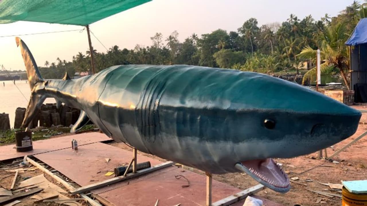 ഇരുപതടിയുടെ കൂറ്റൻ സ്രാവ്, പെപ്പെയുടെ ചിത്രം കസറും, വൻ ബജറ്റില്‍ റിവഞ്ച് ഡ്രാമ, ആക്ഷനും പൊടിപാറും