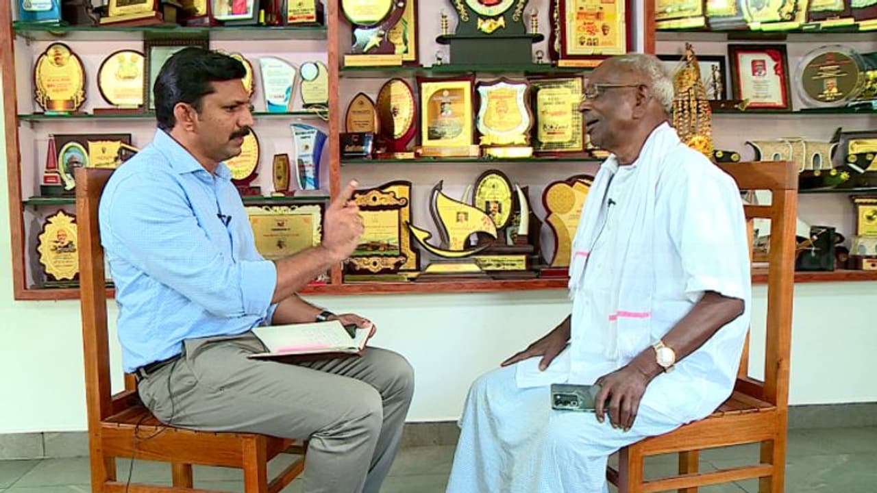 പറയുന്നത് തന്റേതായ രീതിയിലും ശൈലിയിലും, അങ്ങനെ മാറാൻ പറ്റില്ല; തന്നെയും വിമര്ശിക്കുന്നില്ലേയെന്ന് എംഎം മണി പറയുന്നത് തന്റേതായ രീതിയിലും ശൈലിയിലും, അങ്ങനെ മാറാൻ പറ്റില്ല; തന്നെയും വിമര്ശിക്കുന്നില്ലേയെന്ന് എംഎം മണി