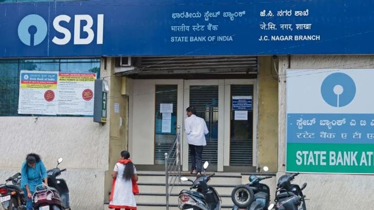 നിക്ഷേപിക്കുന്നവരെ ഇതിലെ... എസ്ബിഐയുടെ 5 സൂപ്പർ പദ്ധതികൾ ഇതാ നിക്ഷേപിക്കുന്നവരെ ഇതിലെ... എസ്ബിഐയുടെ 5 സൂപ്പർ പദ്ധതികൾ ഇതാ