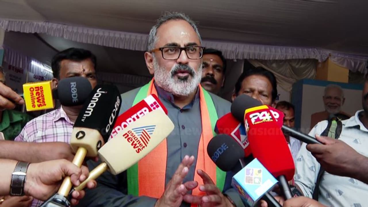 തിരുവനന്തപുരം ബിജെപി സ്ഥാനാര്ത്ഥി രാജീവ് ചന്ദ്രശേഖര് പെരുമാറ്റ ചട്ടം ലംഘിക്കുന്നതായി എൽഡിഎഫ് പരാതി തിരുവനന്തപുരം ബിജെപി സ്ഥാനാര്ത്ഥി രാജീവ് ചന്ദ്രശേഖര് പെരുമാറ്റ ചട്ടം ലംഘിക്കുന്നതായി എൽഡിഎഫ് പരാതി