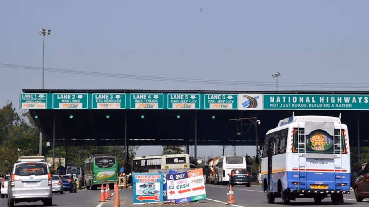 Toll Plaza : முடிந்தது நாடாளுமன்ற தேர்தல்.! இன்று நள்ளிரவு உயர்கிறது சுங்கச்சாவடி கட்டணம்.!எவ்வளவு தெரியுமா.? 