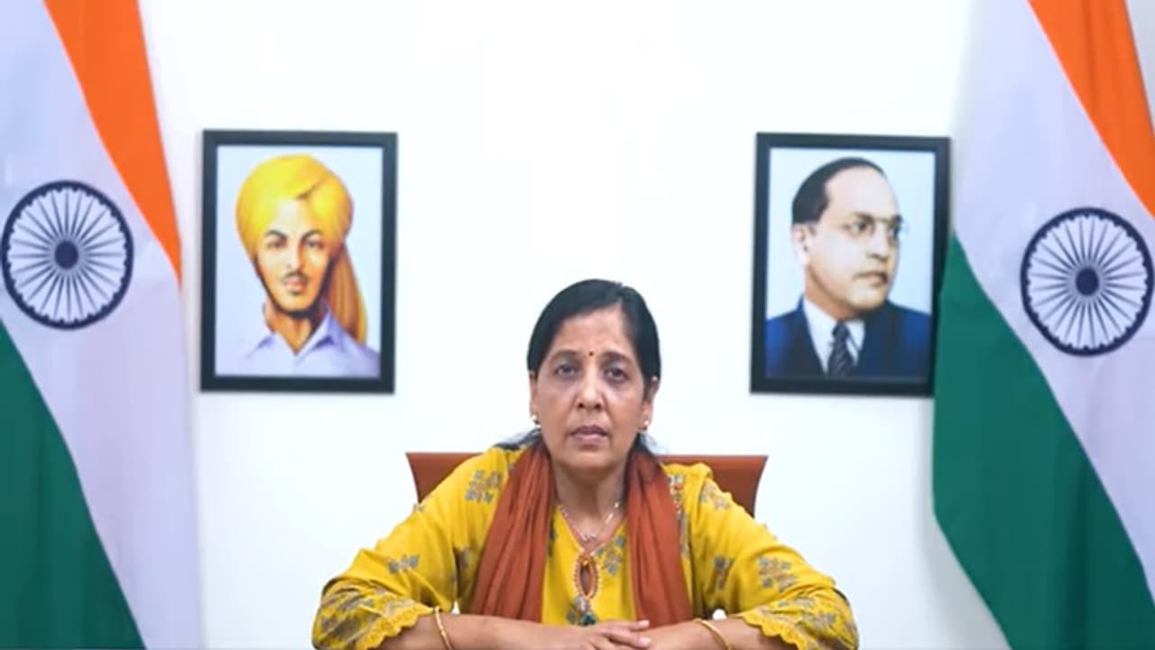 Arvind Kejriwal wife Sunita Kejriwal Arvind Kejriwal wife Sunita Kejriwal