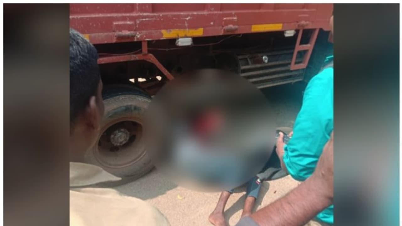 കാട്ടാക്കടയിൽ വീണ്ടും ടിപ്പർ അപകടം; 100 മീറ്ററോളം വലിച്ചു കൊണ്ടുപോയി; യുവാവിന് ഗുരുതര പരിക്ക് കാട്ടാക്കടയിൽ വീണ്ടും ടിപ്പർ അപകടം; 100 മീറ്ററോളം വലിച്ചു കൊണ്ടുപോയി; യുവാവിന് ഗുരുതര പരിക്ക്