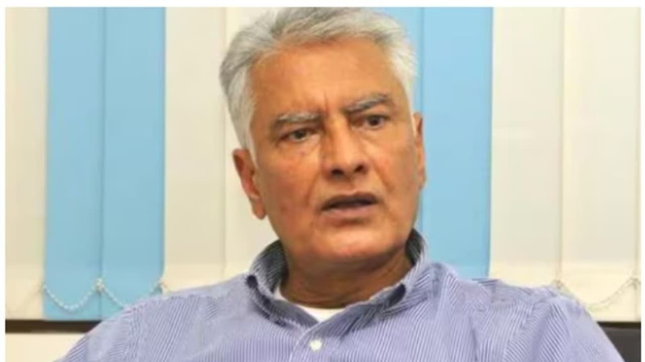 പഞ്ചാബിലെ മദ്യനയവും അന്വേഷിക്കണമെന്ന് ബിജെപി; തെരഞ്ഞെടുപ്പ് കമ്മീഷണര്ക്ക് പരാതി നൽകി ബിജെപി സംസ്ഥാന അധ്യക്ഷൻ പഞ്ചാബിലെ മദ്യനയവും അന്വേഷിക്കണമെന്ന് ബിജെപി; തെരഞ്ഞെടുപ്പ് കമ്മീഷണര്ക്ക് പരാതി നൽകി ബിജെപി സംസ്ഥാന അധ്യക്ഷൻ