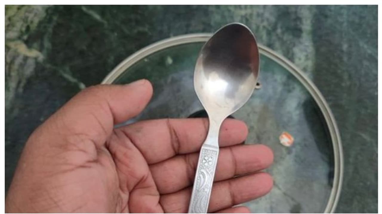 'ഒരു രാജ്യം ഒരു സ്പൂണ്‍'; ഈ സ്പൂണ്‍ വീട്ടിലുണ്ടോയെന്ന് ചോദ്യം, ഇത് രാജ്യത്തെ സ്പൂണെന്ന് സോഷ്യല്‍ മീഡിയ 