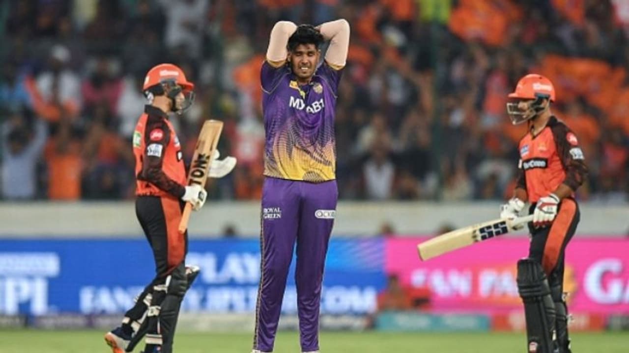 കളി ജയിപ്പിച്ച് ഹീറോ ആയിട്ടും കൊല്ക്കത്ത താരത്തിന്റെ പോക്കറ്റ് കീറി മാച്ച് റഫറി, ഹര്ഷിത് റാണക്ക് വന് പിഴ കളി ജയിപ്പിച്ച് ഹീറോ ആയിട്ടും കൊല്ക്കത്ത താരത്തിന്റെ പോക്കറ്റ് കീറി മാച്ച് റഫറി, ഹര്ഷിത് റാണക്ക് വന് പിഴ