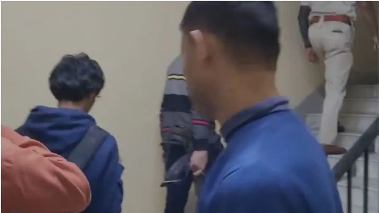 ഐഎസിൽ ചേരണമെന്ന് സോഷ്യൽമീഡിയയിൽ പോസ്റ്റ്; ഐഐടി വിദ്യാർഥി കസ്റ്റഡിയിൽ 